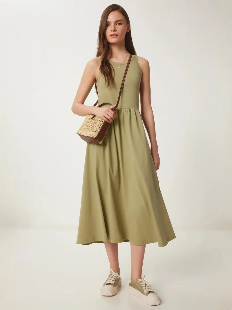 السعادة في إسطنبول ISTANBUL Sleeveless Crew Neck Midi Dress