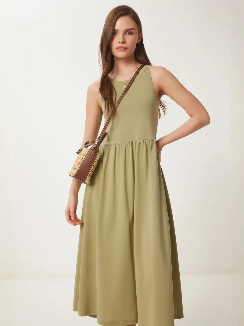 السعادة في إسطنبول ISTANBUL Sleeveless Crew Neck Midi Dress