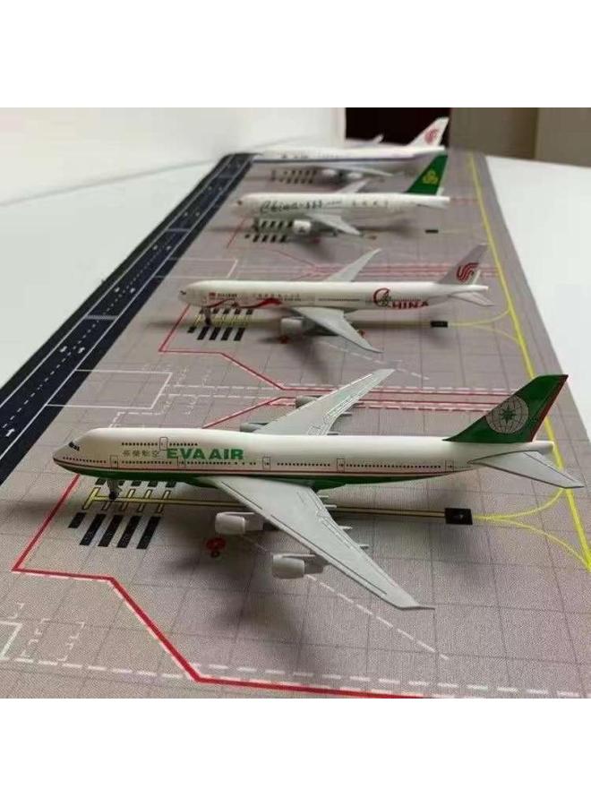 [Model Scene] 1:400 Simulation Airport J-20 Children's Apron Runway Toys Can Be Assembled-Color:4-link Row Stop Position [2 Small Passenger Machines] - Image 1