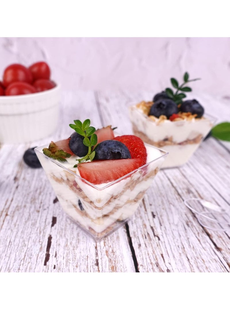 أوزيغالور 100 حزمة من كؤوس الحلوى المصغرة 2 أونصة مع الملعقات، كؤوس المقبلات الصغيرة والمربعة والبلاستيك الشفاف، كؤوس البارفيه المستخدمة مجددًا - Image 2