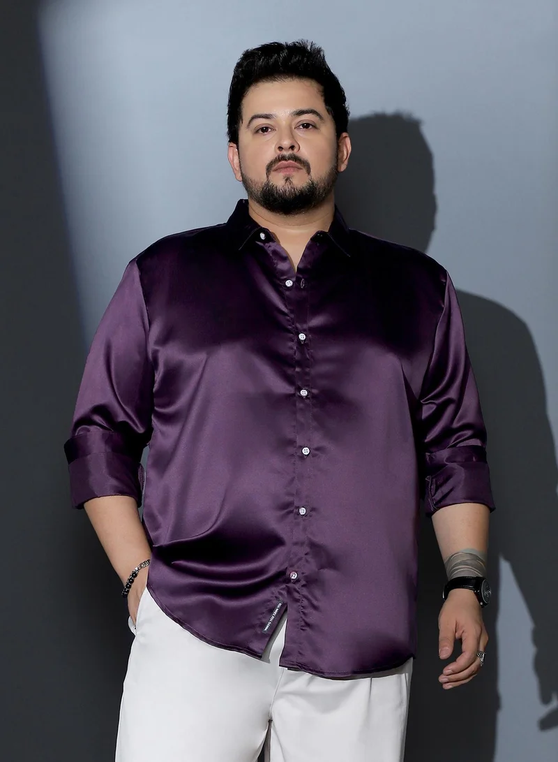 انستافاب بلس قميص رجالي سادة من الساتان إنستافاب بلس بياقة سبيد وأكمام طويلة بأزرار وحافة منحنية