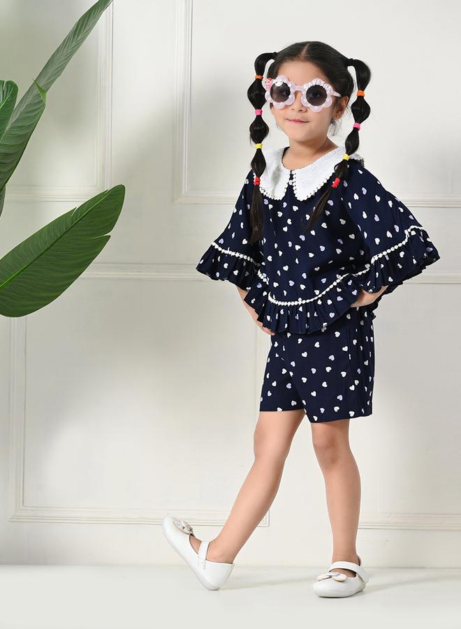 بيلا مودا طقم بيلا مودا بلوزة وشورت بطبعة قلب وتفاصيل دانتيل - Image 1