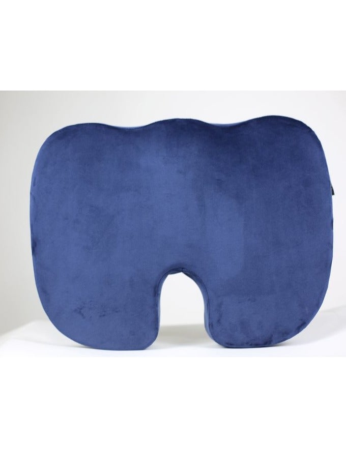 ماكس كمفورت مقعد طبي مريح عند الجلوس لفترات طويلة ، مقعد ناسور للحمايه من الآم الناسور و العصص وتوزيع كتله وزن الجسم بالتساوي على منطقة الفخذين، لون كحلي - Image 4