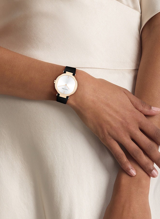 CALVIN KLEIN ساعة كالفن كلاين النسائية الفضية ذات العلبة البيضاء - 25100111 - Image 4