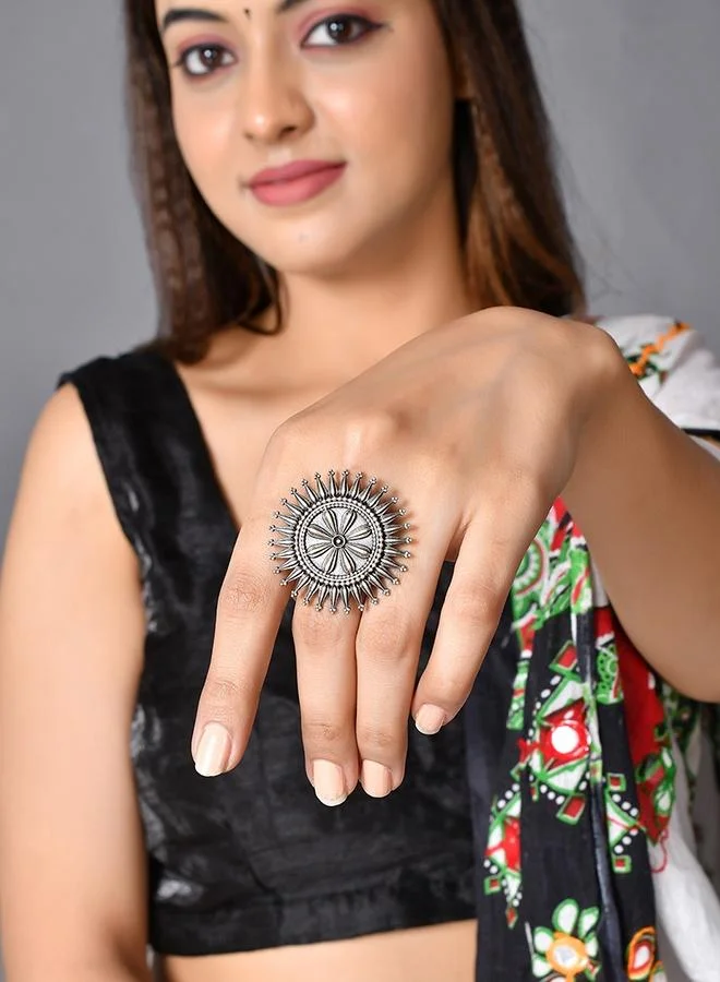 VOYLLA Nrityotsava Ishana Statement Ring