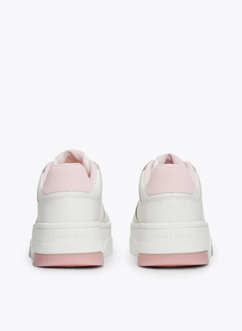 تومي جينز Lace Up Low Top Sneakers