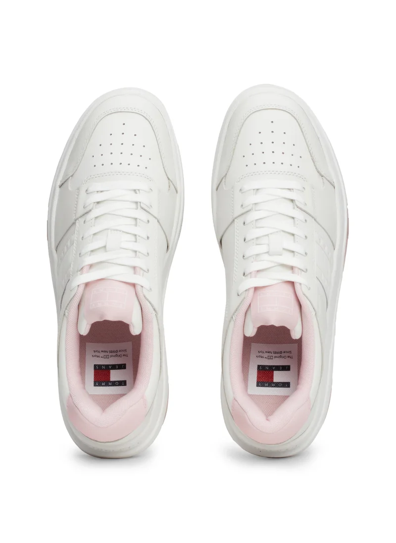 تومي جينز Lace Up Low Top Sneakers