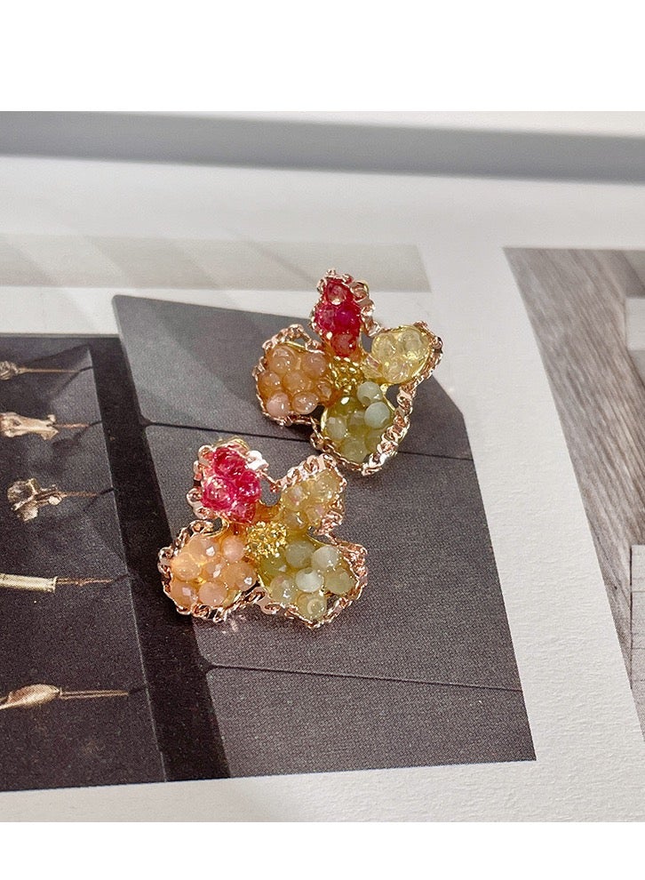 Retro color high-end feeling flower-shaped diamond stud earrings - Image 1