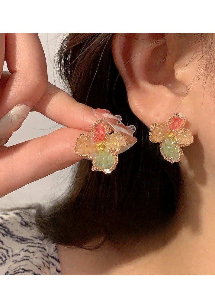 Retro color high-end feeling flower-shaped diamond stud earrings - Image 3