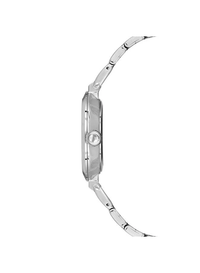 يو اس بولو اسن ساعة نسائية فضية بسوار ستانلس ستيل وميناء أخضر تناظرية  مم