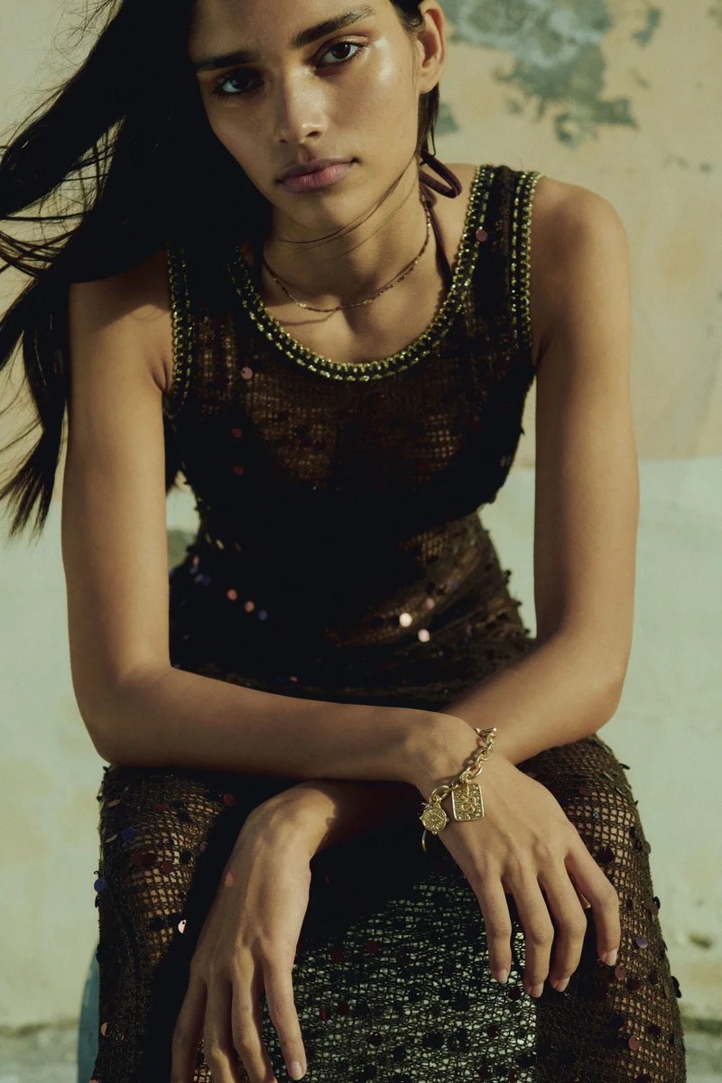 اتش اند ام فستان شبكي مزين بالترتر