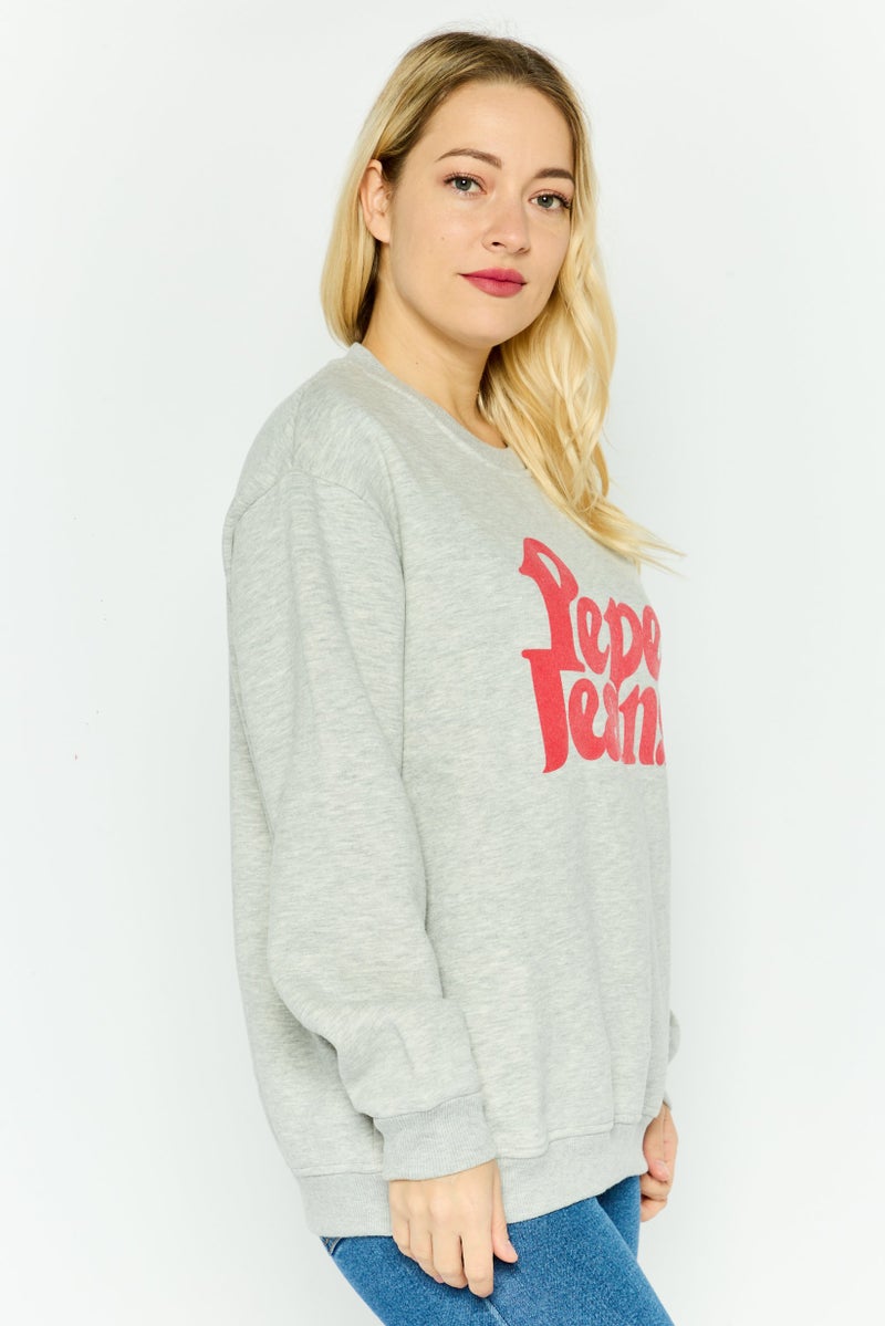 Pepe Jeans سويت شيرت نسائي بأكمام طويلة وياقة دائرية بشعار العلامة التجارية، رمادي - Image 2