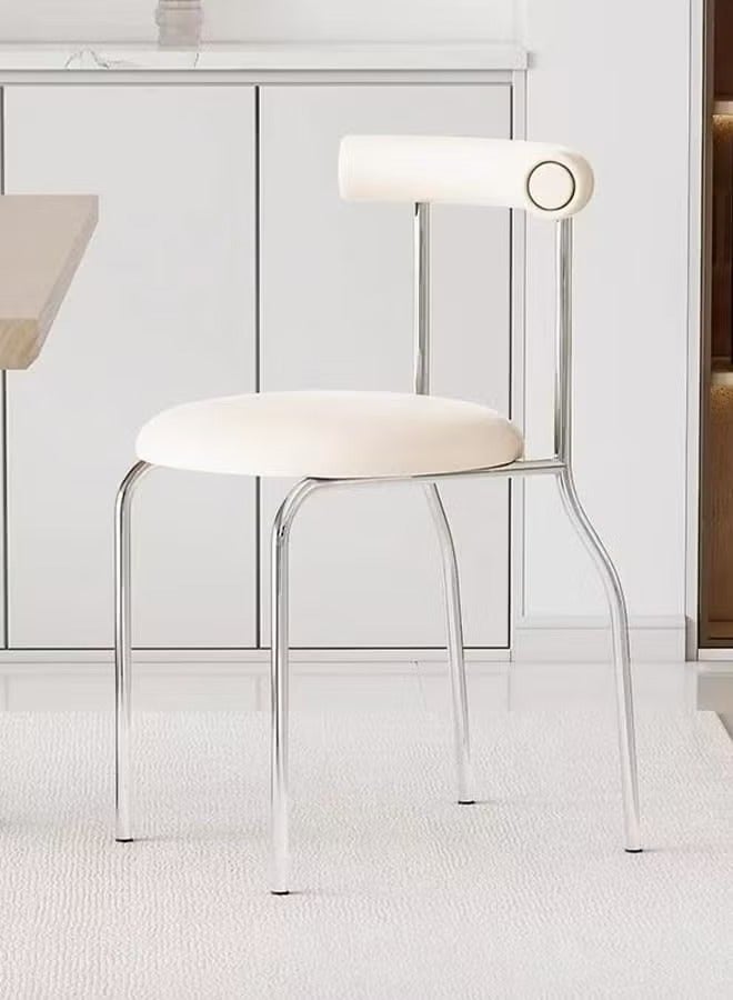 رافين طقم من 2 كراسي متعددة الاستخدامات بتصميم نوردي عصري – مريحة بتصميم مريح ووسادة جلدية. مناسبة لغرف المعيشة، وزوايا القراءة، وتُستخدم أيضًا ككرسي استقبال في المكاتب. مصنوعة بجودة عالية لتحمّل الاستخدام اليومي. المقاس: 41x45x75 سم. - Image 3