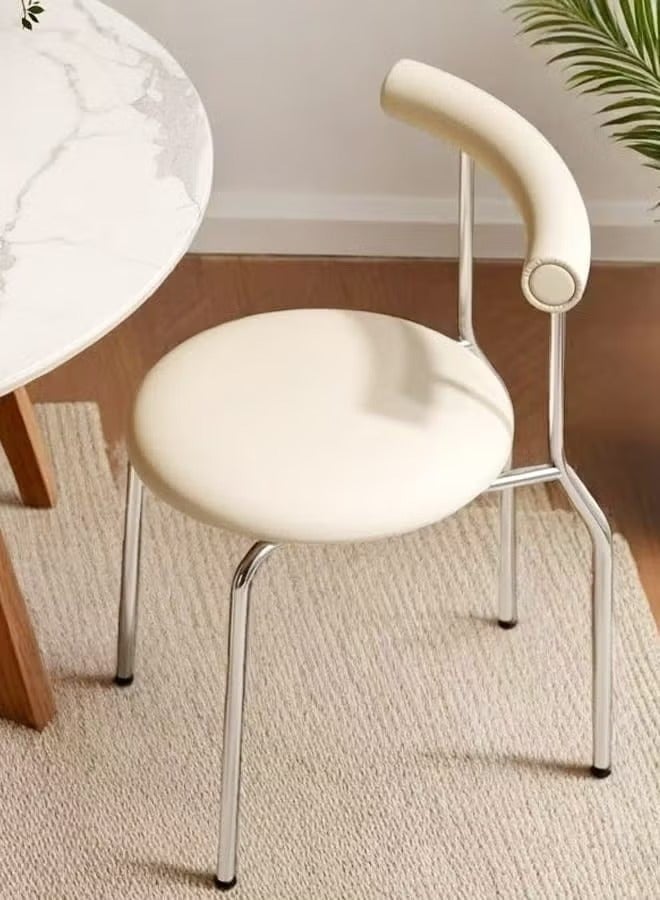 رافين طقم من 2 كراسي متعددة الاستخدامات بتصميم نوردي عصري – مريحة بتصميم مريح ووسادة جلدية. مناسبة لغرف المعيشة، وزوايا القراءة، وتُستخدم أيضًا ككرسي استقبال في المكاتب. مصنوعة بجودة عالية لتحمّل الاستخدام اليومي. المقاس: 41x45x75 سم. - Image 4
