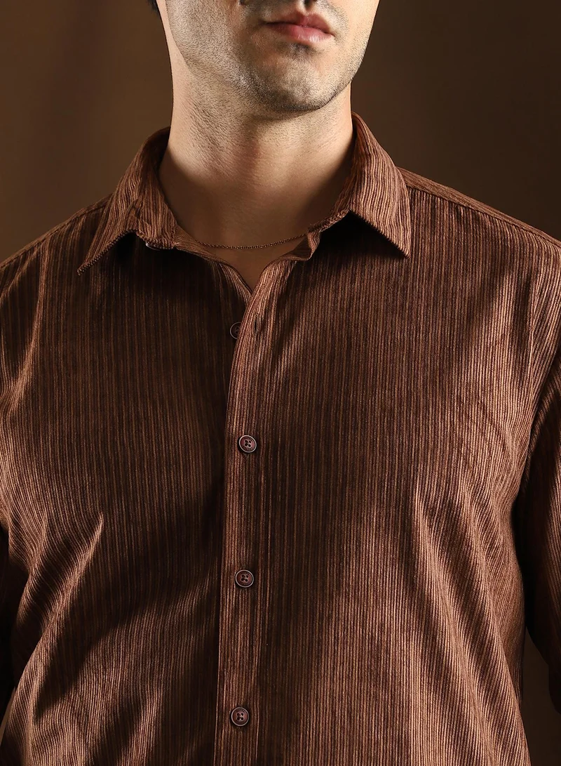 Campus Sutra Campus Sutra Men's Chocolate Brown Rhythm-Weave Shirt For Casual Wear | Mid-Rise | Regular Fit | Button Closure | Shirt Crafted With Comfort Fit For Everyday Wear