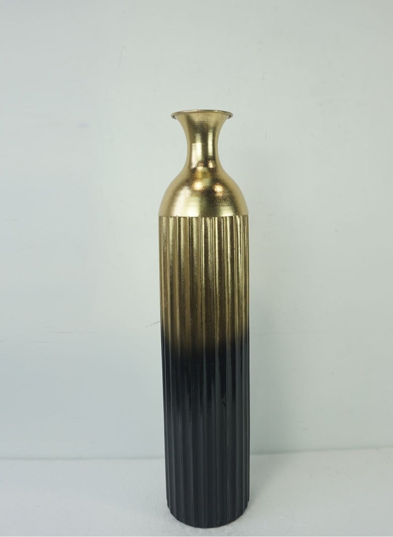 ديكور هيلز مزهرية أرضية معدنية عالية الزخرفة باللونين الأسود والذهبي من ديكور هيلز | مزهرية أنيقة للديكور المنزلي | مزهرية للديكور المنزلي - Image 1