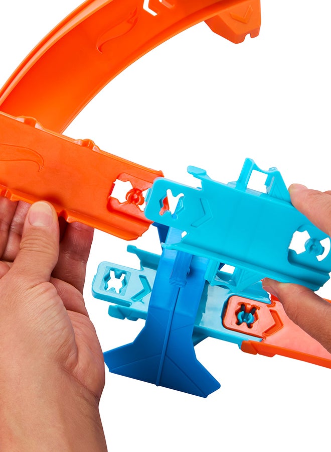 Hot Wheels Car Track Set, Deluxe Building Box With Motorized Booster, 1:64 Scale Vehicle, Speed Snap Track, Boosted Jump Speedway - Image 2