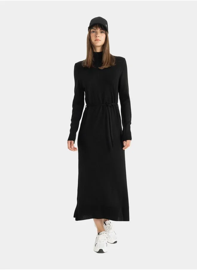ديفاكتو Solid Regular Fit Turtleneck Maxi Knit Dress by Styli