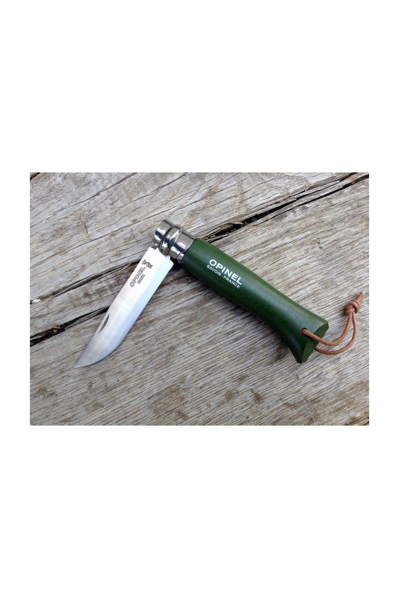 Opinel سكين أوبينيل No8 القابلة للطي من الفولاذ المقاوم للصدأ مع حبل جلد وكهرماني أخضر مصبوغ، شفرة بطول 8.5 سنتيمتر - Image 2