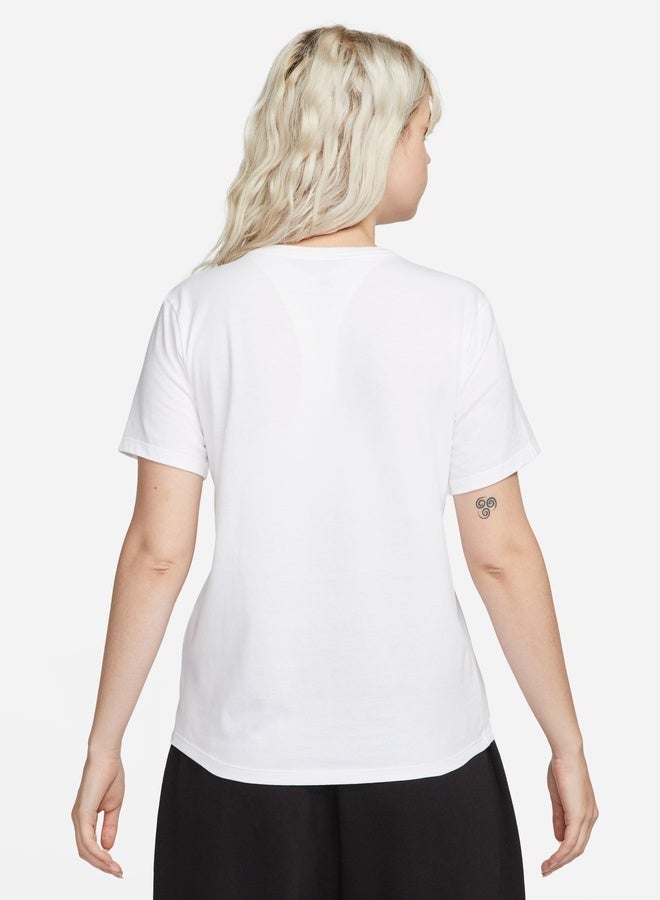 Nike Women’S Nike Sportswear Club Tee - Image 2