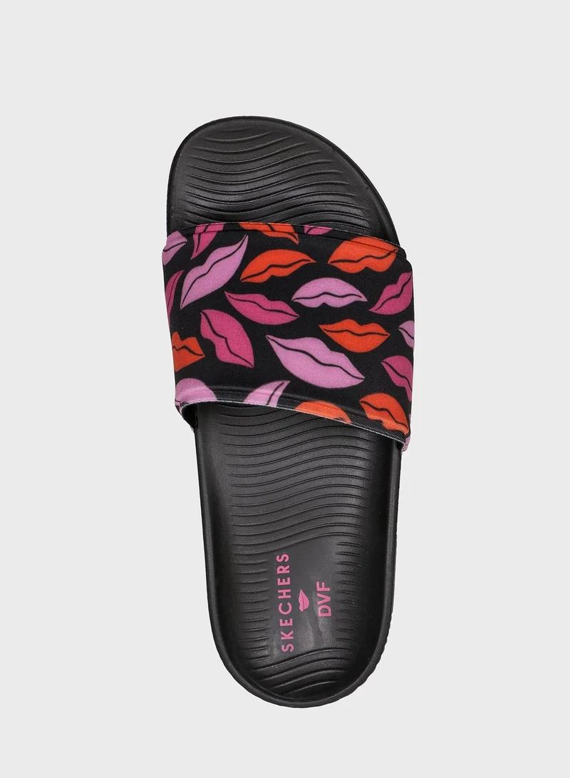 SKECHERS Hyper Slide