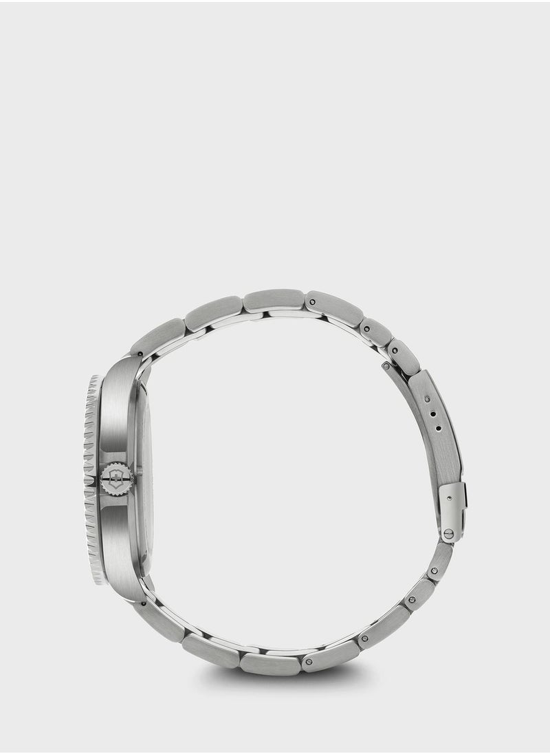 Maverick Analog Watch
