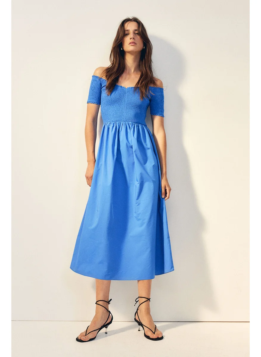 اتش اند ام Smocked Off-The-Shoulder Dress