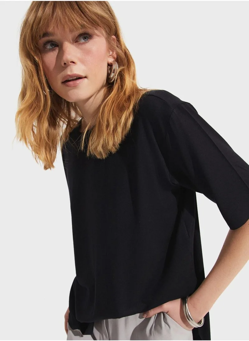 JUNE Crew Neck T-Shirt