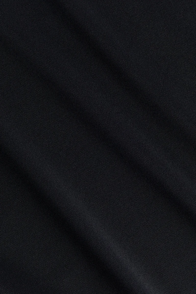 اتش اند ام بودي سوت بأكمام طويلة من المايكروفايبر