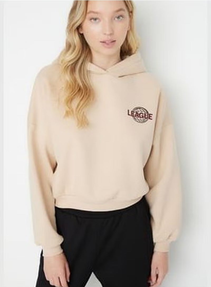 trendyol Print Detailed Hooded Thick Fleece Knitted Sweatshirt TWOAW22SW0711  - Image 3