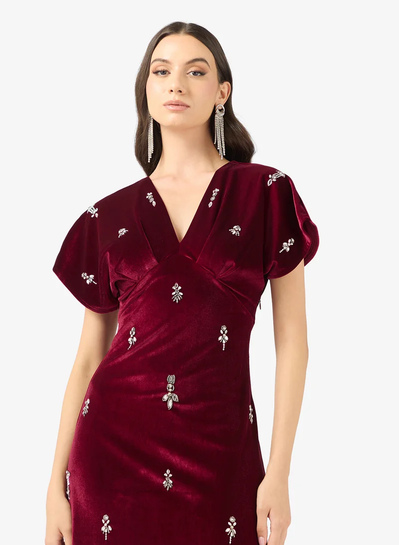 Hope & Ivy V-Neck Velvet Embelishment  Midi Dress
