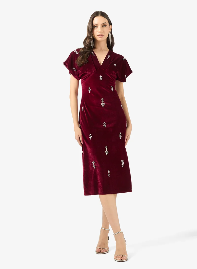 Hope & Ivy V-Neck Velvet Embelishment  Midi Dress