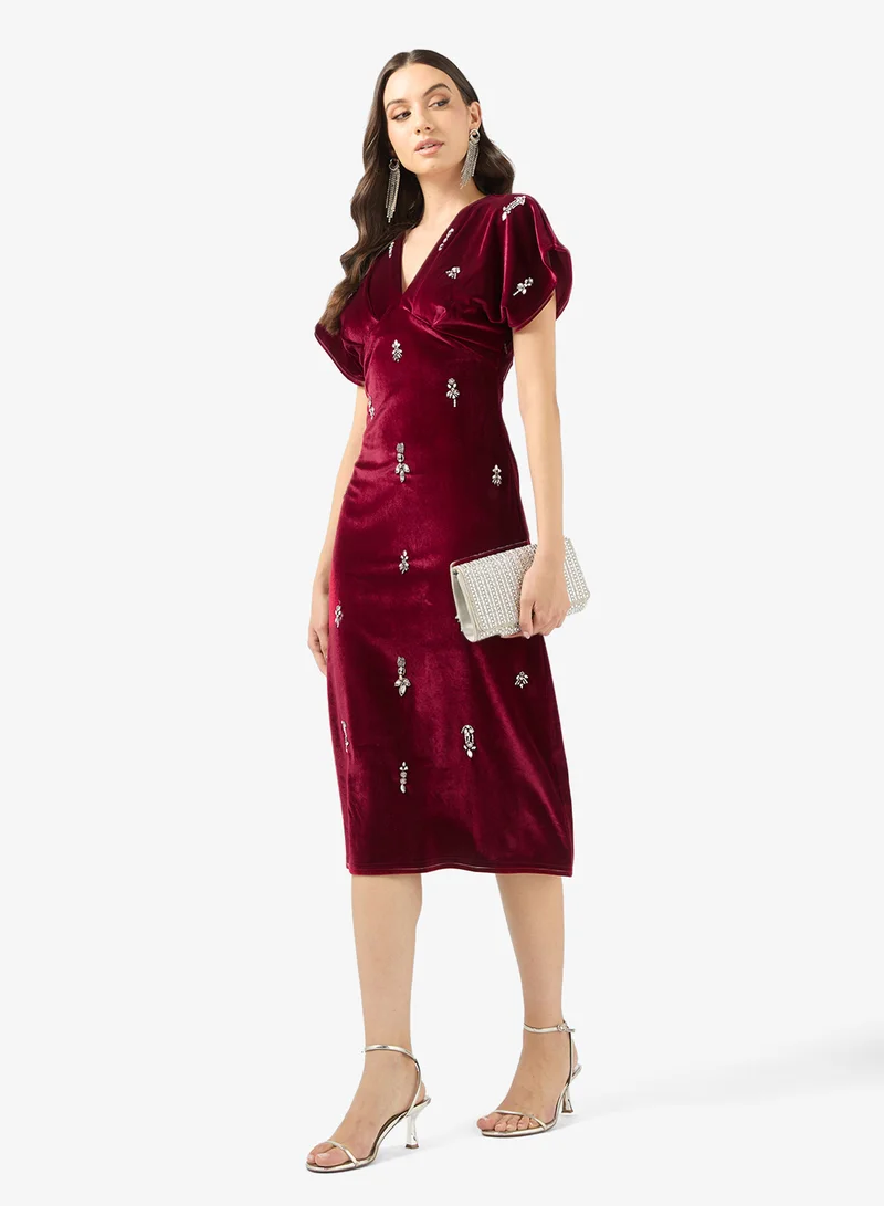 Hope & Ivy V-Neck Velvet Embelishment  Midi Dress