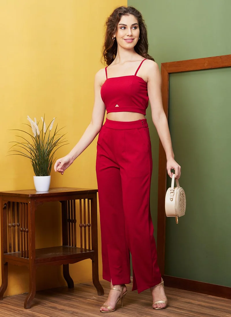 جلو باص طقم نسائي أحمر بحمالات كتف سادة من جلوبس