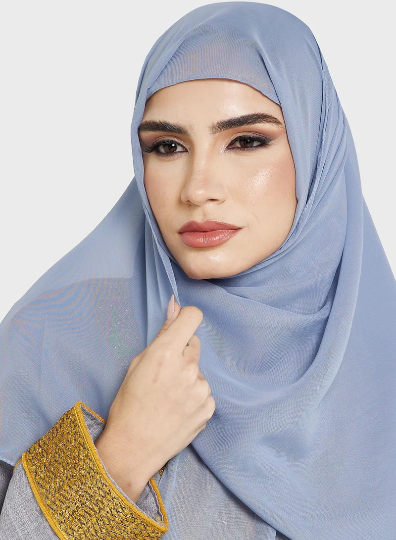 خزانة عباية بنمط كتل الألوان