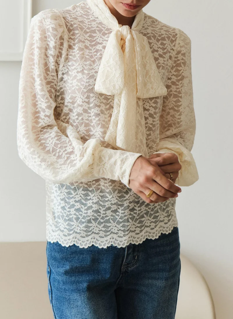 Lichi Lace blouse with a bow on the collar