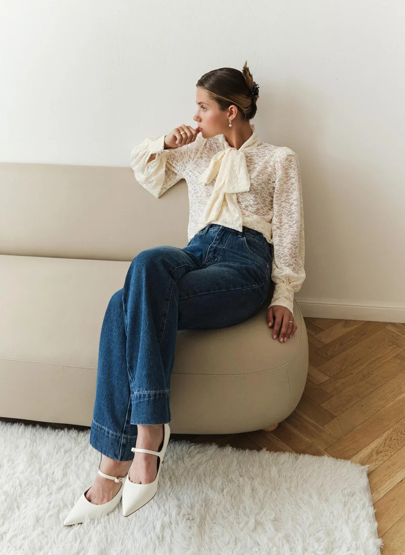 Lichi Lace blouse with a bow on the collar