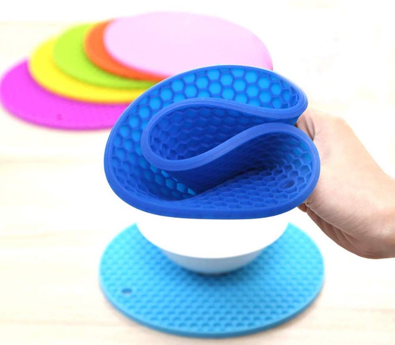 we3 6 Pack Silicone Pot Holders Trivets Hot Pad or Mat for Hot Pots and Pans - Food-Safe Heat-Resistant (440ºF) & Eco-Friendly Doubles as Jar Opener Gripper Set of 6 18 * 18 cm Random Color - Image 5