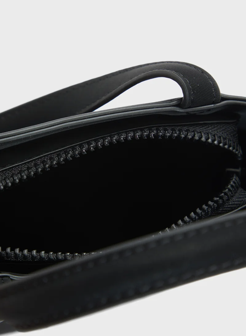 STEVE MADDEN Briggy Logo Crossbody