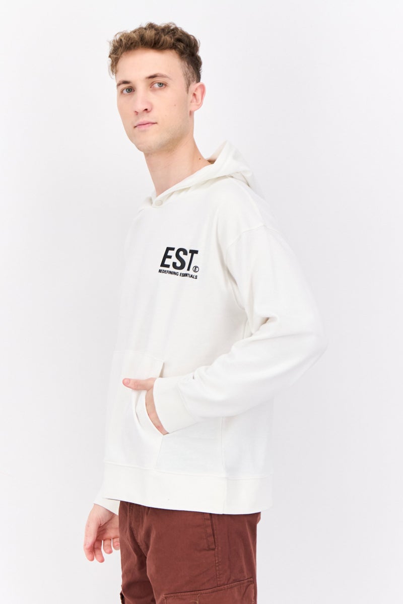 Established Redefining Essentials سويت شيرت بقلنسوة للرجال بشعار العلامة التجارية بأكمام طويلة، أبيض ثلجي - Image 4