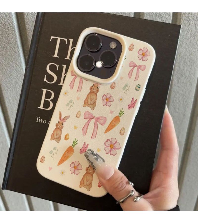 غطاء هاتف ملون مزيج 1 لـ iPhone 16 بنمط أرنب عيد الفصح والجزر، فتحة كبيرة، ملمس جلد صناعي، غطاء ناعم، حماية من السقوط، مقاوم للخدش، حماية للشاشة من الكسر. - Image 2