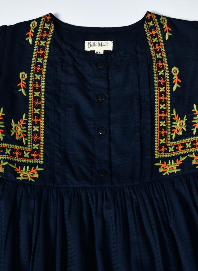 بيلا مودا فستان بيلا مودا بطول الركبة وأكمام بالون مطرزة - Image 3