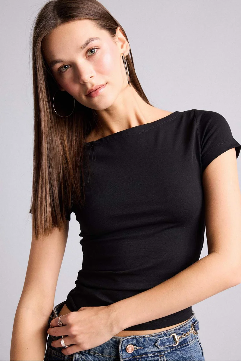 ديفاكتو Slim Fit Crew Neck Short Sleeve T-Shirt