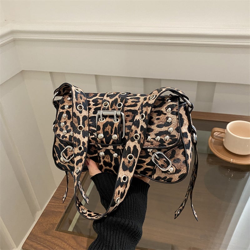 Girl Rivet Bag Women'S 2025 Spring New Texted Personalized Design Motorcycle Shoulder Crossbody Underarm Baguette Bag - Image 1