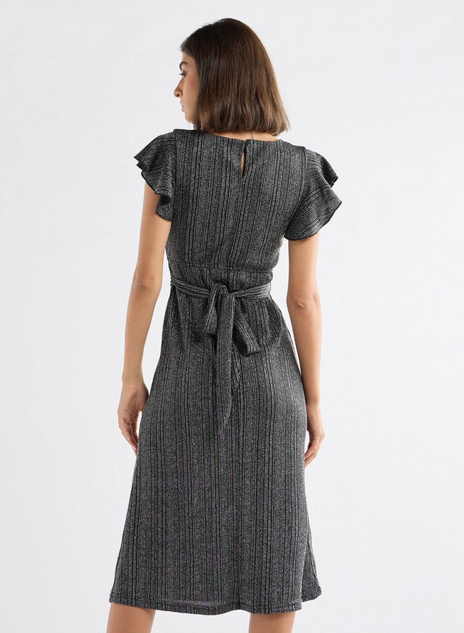 سبلاش فيڤ فستان ميدي بارز الملمس بأكمام واسعة وحزام رباط - Image 3