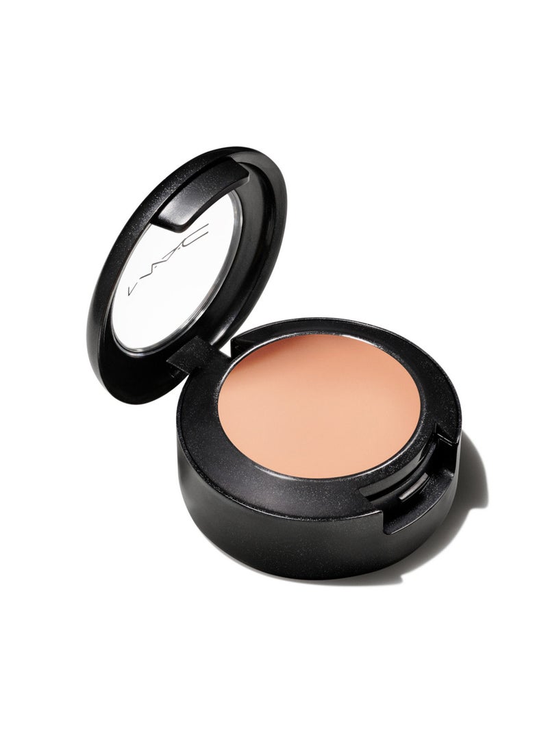 MAC Cosmetics Studio Finish SPF 35 Concealer  NW15 7g  - Image 1