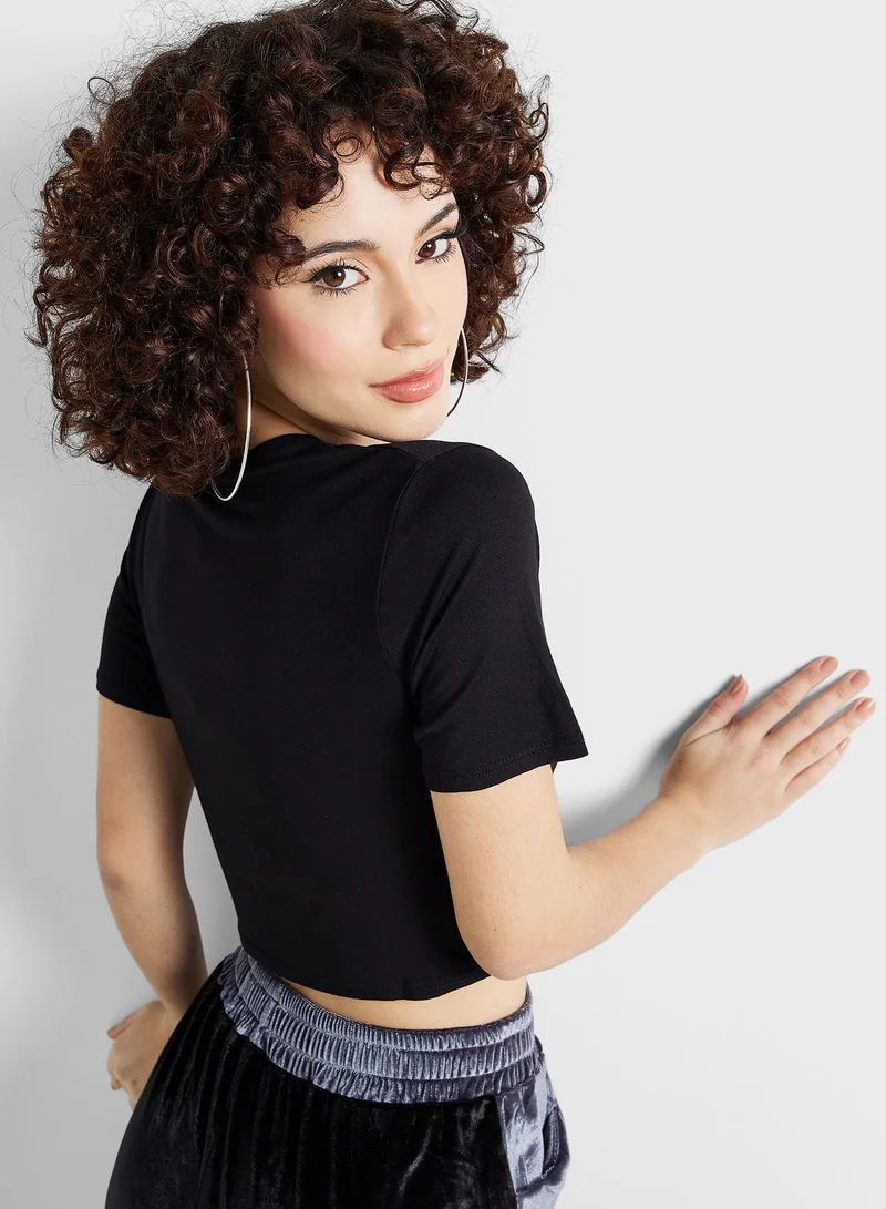 boohoo Front Knot Crop T-Shirt