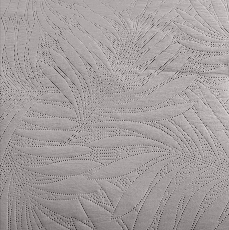 HOMETOPIA Luxury King Size 6-Piece Comforter Set 264×229 cm – Embossed Design, Ultra Soft & Breathable Fabric, Comfortable, All-Season Use, Premium Quality, Ideal for AC Rooms & Home Use in Saudi Arabia - Image 4