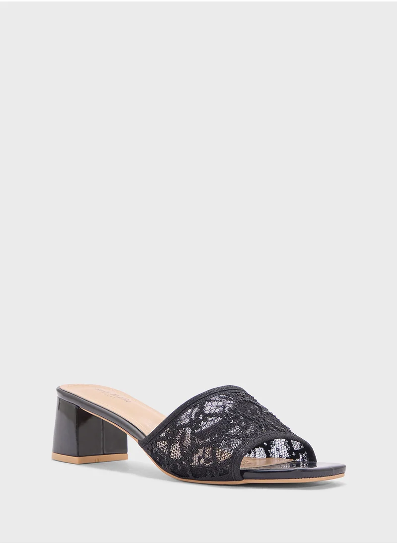 BR Lace Heeled Sandal