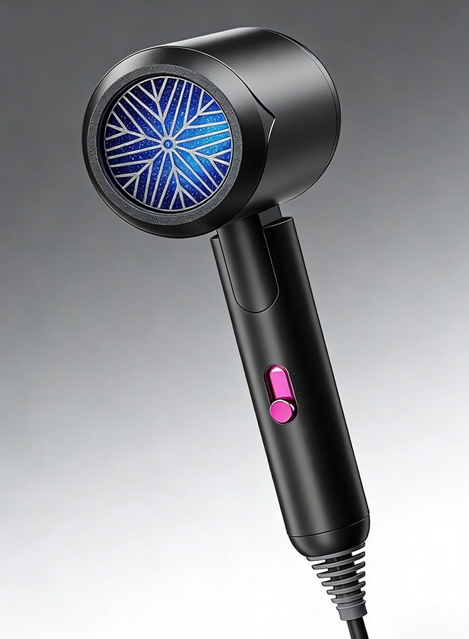 صورة العالمة مجفف شعر، بقوة 2200 واط، احترافي للاستخدام في الصالونات، مزود بتقنية الأيونات لتجفيف سريع ومنخفض الضوضاء، وحماية من السخونة الزائدة للحصول على شعر ناعم وخالٍ من التجعد. يأتي مع فوهة تنعيم واحدة وحامل للتثبيت على الحائط، يحتوي على 3 إعدادات للحرارة/الهواء البارد. مناسب للاستخدام المنزلي والصالون والسفر. - Image 1